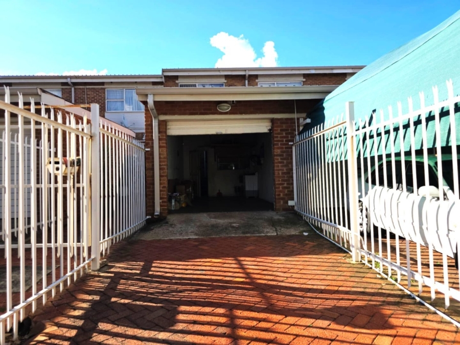 2 Bedroom Property for Sale in Bloemfontein Free State